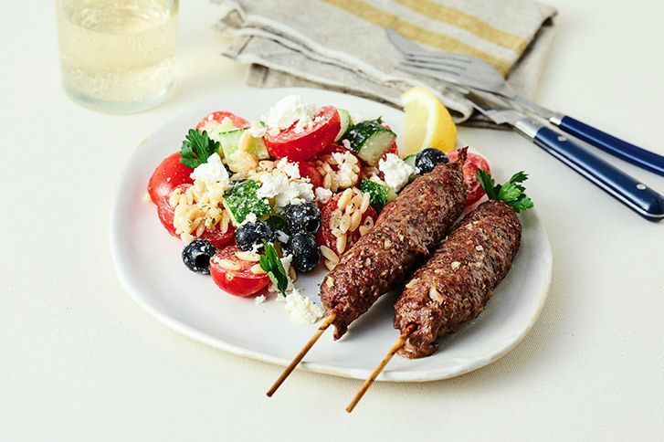 Кебабы с греческим салатом и орзо 2 персоны