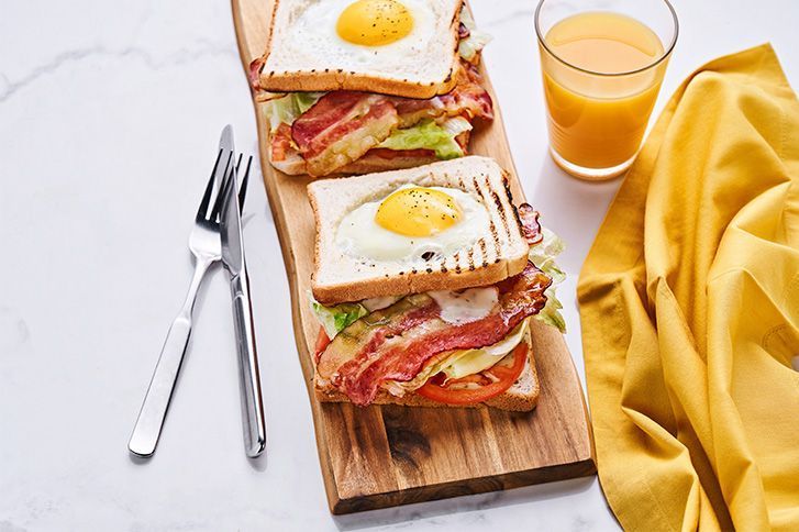 Сэндвич BLT с яйцом